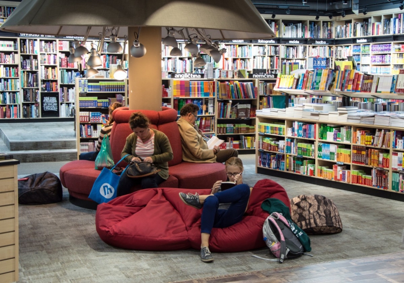 boutique-ANTIBES-min_books_bookstore_book_reader_readers_reading_shop_sale_books-849006