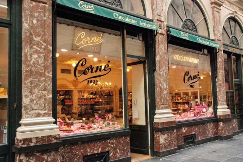 boutique-ANTIBES-min_chocolate_chocolaterie_shop_luxury_chic_gallery_brussels_belgium-558146